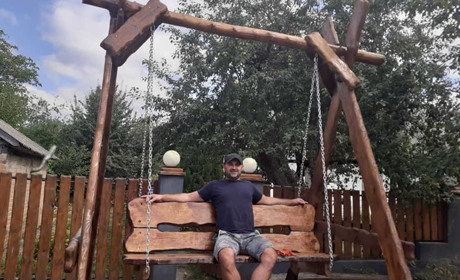 Руслан Стародуб подарував Переяславу власноруч виготовлену гойдалку. Де її встановити?