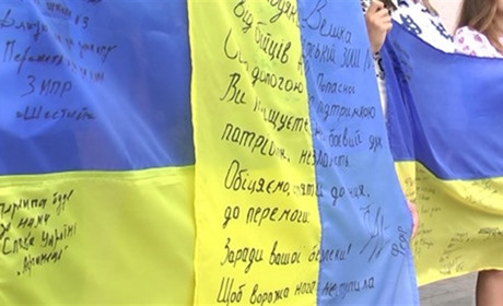 У Кіцманському волонтерському центрі зберігаються прапори з Євромайдану і передової