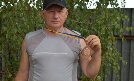 64-річний Микола Стаценко взяв на змагання у Кропивницький власний велосипед. Повернувся із медаллю