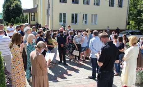 Калушани вийшли на акцію протесту проти карантинних обмежень