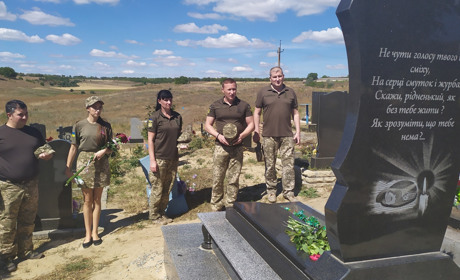 «Досі важко прийняти, що він загинув...» - в Добропіллі віддали шану загиблим захісникам України