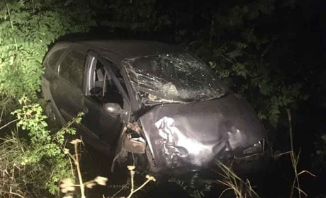 П'яний водій з'їхав автівкою у кювет: постраждав пасажир 