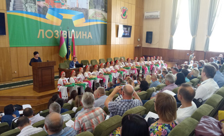 Святкові короваї та обласні відзнаки: Лозівська ОТГ відзначає другу річницю створення