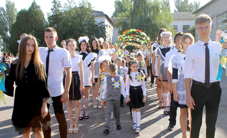 Офлайн та онлайн: у Гуляйпільських школах відзначали свято Першого дзвоника у двох форматах