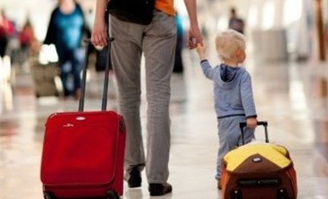 В яких випадках дитина може виїхати за кордон  без нотаріально посвідченої згоди одного з батьків