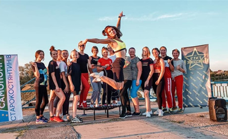 «STAR GYM» і «Самопоміч» провели у Старокостятинові велику фітнес-вечірку