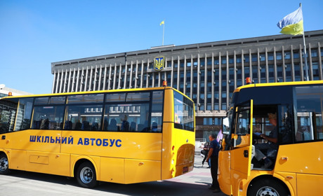 Для опорного закладу «Престиж» придбали шкільний автобус, який випустили в Запоріжжі