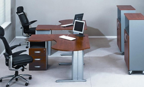 Вибір офісного столу: що рекомендують експерти?