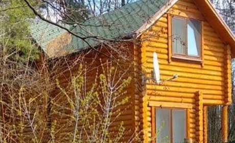 Замість бази відпочинку комерсант побудував собі та рідні будинки з басейнами