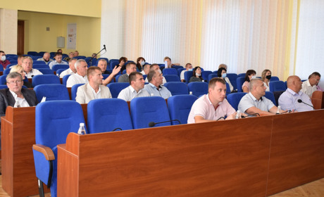 Голосували, повертались і переголосовували: початок сесії міської ради