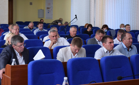 Питання про освітян: як депутати шість разів голосували, щоб не залишити людей без зарплати