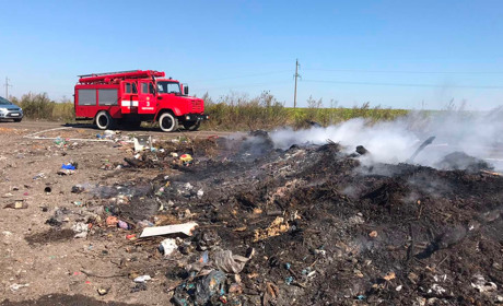 У Кіцманському районі знову масово підпалюють сміттєзвалища і суху рослинність