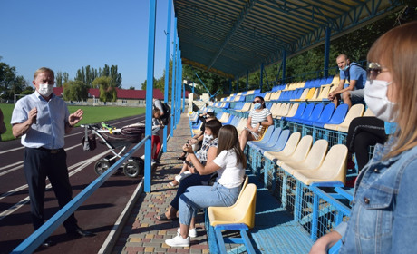 Частина батьків Біляївки закликають мерію відчинити школи та дитсадки попри "червону зону"