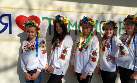 Селяни збирають підписи щоб відремонтувати клуб в селі Тимонове на Луганщині