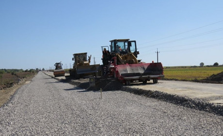 Біля Старокостянтинова ремонтують об’їзну дорогу: рух перекритий