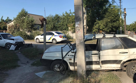 У Петропавлівці з місця аварії втекли винуватці: прихопили номерні знаки та кинули постраждалого 