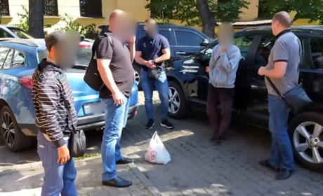 Житель Тлумаччини змушував жебракувати 22-річного калушанина з інвалідністю