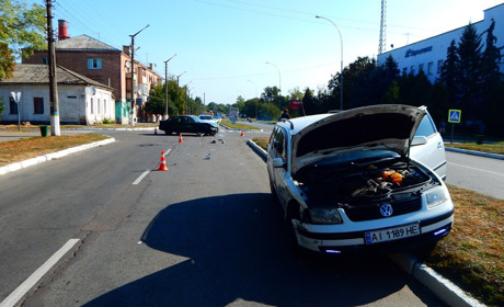 На проспекті Червоноармійців у Переяславі сталася ДТП: Опель протаранив Фольксваген