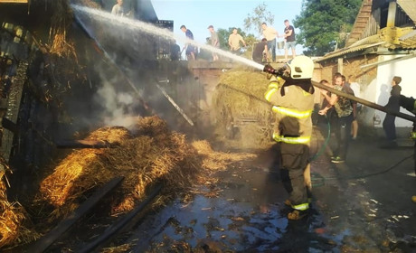 В селі на Сарненщині вогнеборці врятували житловий будинок