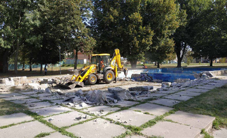 Фото дня: у Конотопі реконструюють фонтан