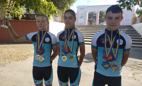 Юні первомайські велогонщики радують своїми перемогами