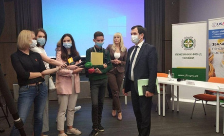 Пенсійний фонд України презентував електронні послуги: пенсійний калькулятор і трудову книжку 