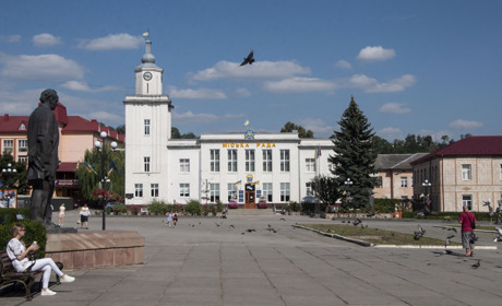 Вибори до Чортківської міськради: 6 претендентів на мерську булаву і 199 – на 26 депутатських крісел