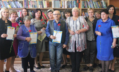 Працюють в умовах карантину: бібліотекарі Калинівки приймали вітання зі святом