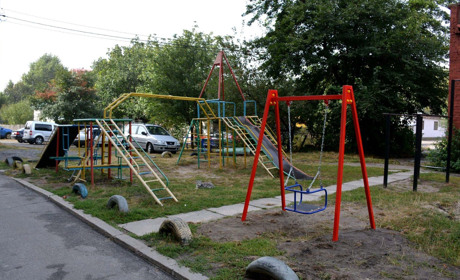 На трьох локаціях у Золотоноші з`явилися нові дитячі майданчики
