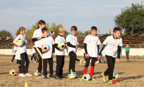 В Попасній провели фестиваль футболу під гаслом "футбол для всіх": яскраві фото 