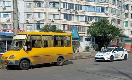 Випив пива і сів за кермо: у Херсоні патрульні поліцейські виявили п’яного водія маршрутки