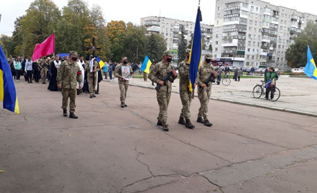 Відбулась церемонія прощання із загиблим під Харковом курсантом Олександром Бойком