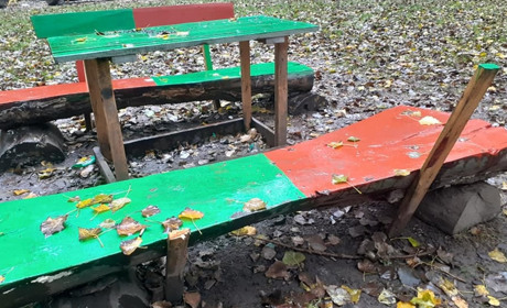В Барі хтось систематично ламає зону для відпочинку, яку ремонтують активісти