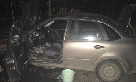 Під ранок у Старокостянтинові горів автомобіль