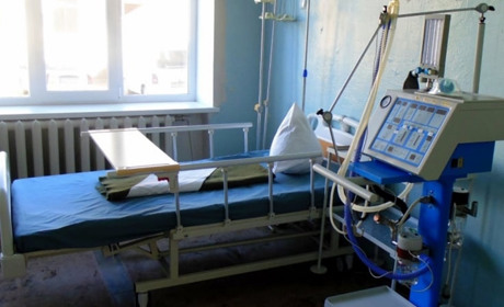 В дитячому відділенні Троїцького ТМО встановили нове реанімаційне ліжко