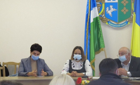 Роботу громадського транспорту за закладів харчування в "червоних" зонах не заборонятимуть