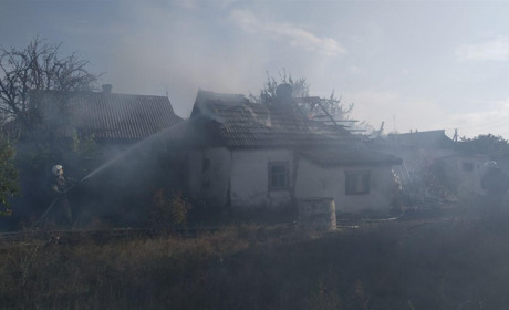 У Гуляйполі сталась пожежа: горів дах нежилого будинку 