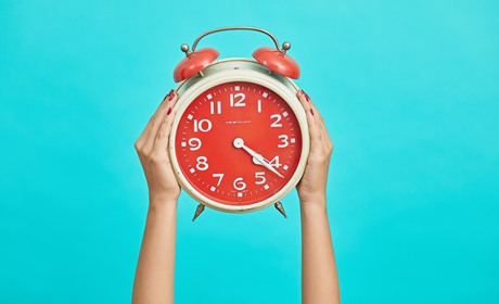 Украина переходит на зимнее время. Куда переводить стрелки часов