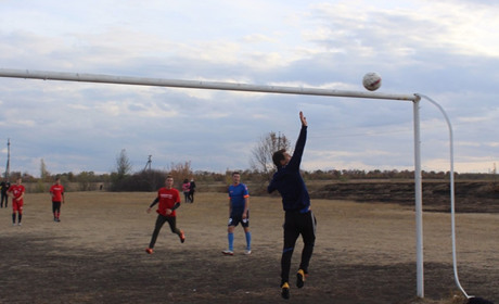 У Троїцькому Тато-Хабі відбулася дружня зустріч з футболу команд дітей та татів