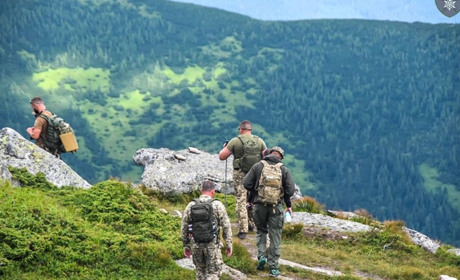 На військову службу за контрактом запрошують чоловіків і жінок віком до 45 років  