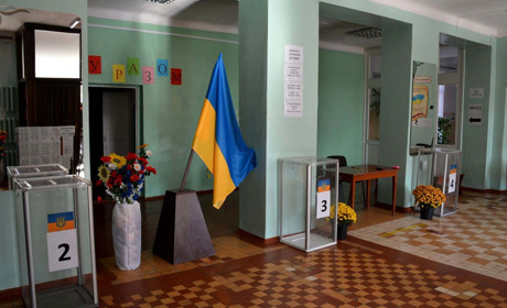 Голосування в особливих умовах: у Золотоноші хворіють і виборці,  й члени виборчих комісій 