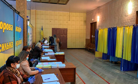 Вибори на Кіцманщині в умовах карантину: дільниці відкрилися вчасно, триває голосування