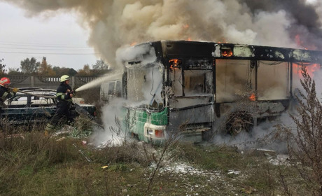 У Старокостянтинові, за Форою згорів автобус