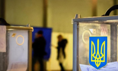 43 голоси виграв Вячеслав Саулко в Тараса Костіна. Неофіційні результати виборів голови міської ради