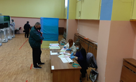 Особливі вибори: фоторепортаж з дільниць міста