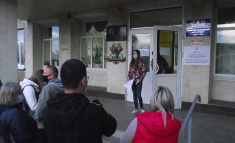 До волонтера із «запитаннями Президента» викликали поліцію. Про вибори в Переяславі
