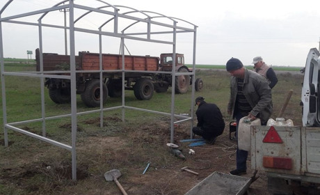 У Нижніх Торгаях облаштовують нову автобусну зупинку