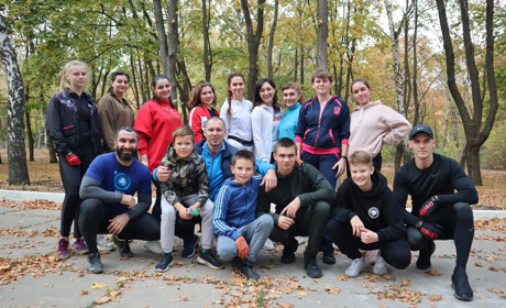 Спортивний клуб Riviera fitness у Волновасі проводить безкоштовні тренування у літньому парку
