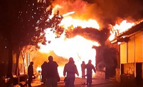 Пожежа в окупованій Феодосії знищила низку будівель поблизу набережної. Фото та відео