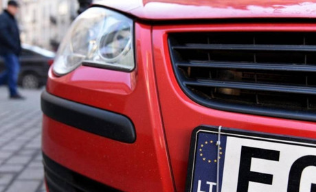 Поліцейським дозволили «ловити» та штрафувати «євробляхерів»